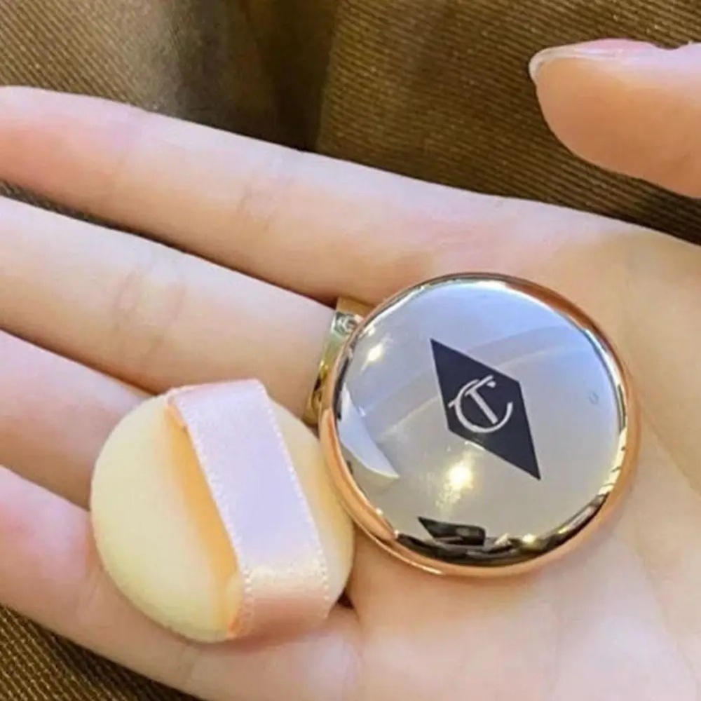 Charlotte Tilbury Thumb-Sized  - đánh giá và giá Huda Beauty Makeup Mini Kit