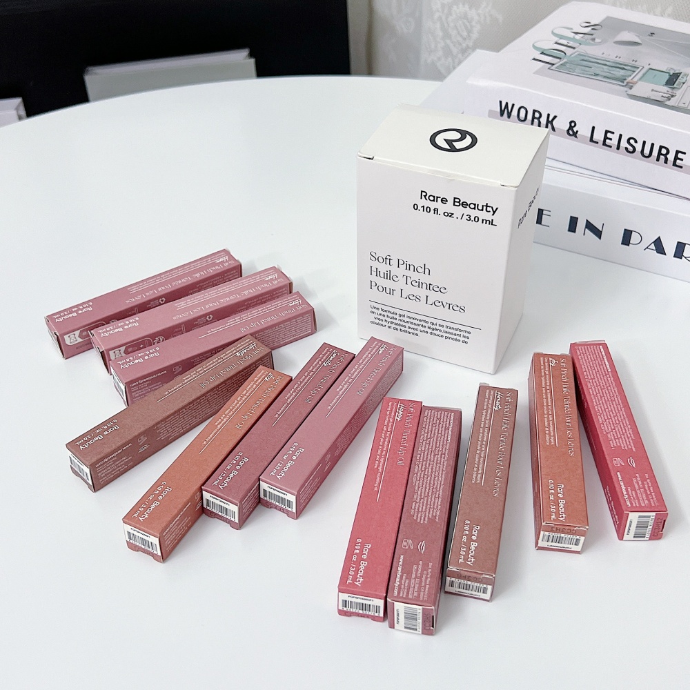 Rare Beauty New Smooth Liquid  - đánh giá và giá Huda Beauty Makeup Mini Kit
